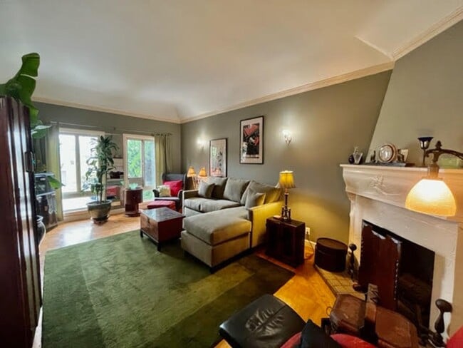 Building Photo - Whimsical 2BR/1BA, Outer Parkside Gem and Dog Friendly! FURNISHED Flexible Lease Term