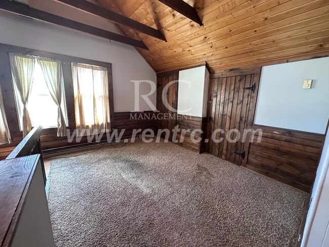 Building Photo - 1008-3 Vermilion-N