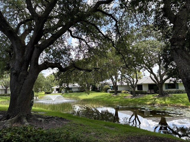 Building Photo - 216 Club Dr