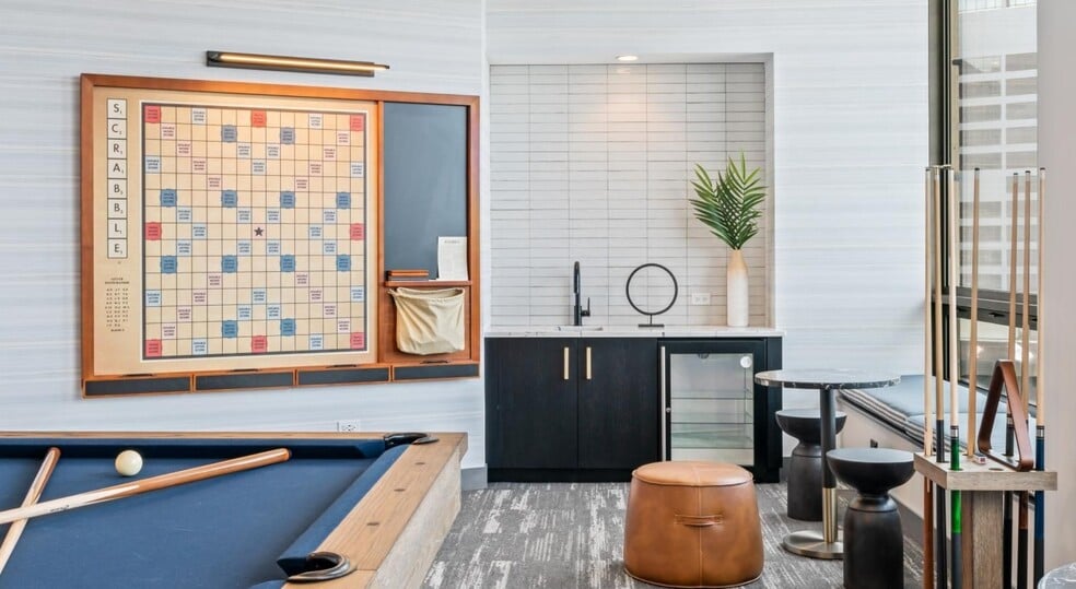 Building Photo - 354 W Hubbard St