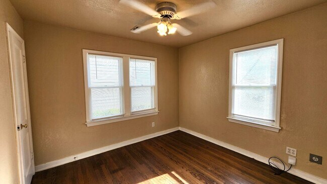 Building Photo - 1017 N Tabor Dr
