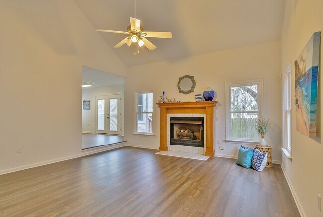 Building Photo - 3-Bedroom Home in Hillcrest Farms on Corne...