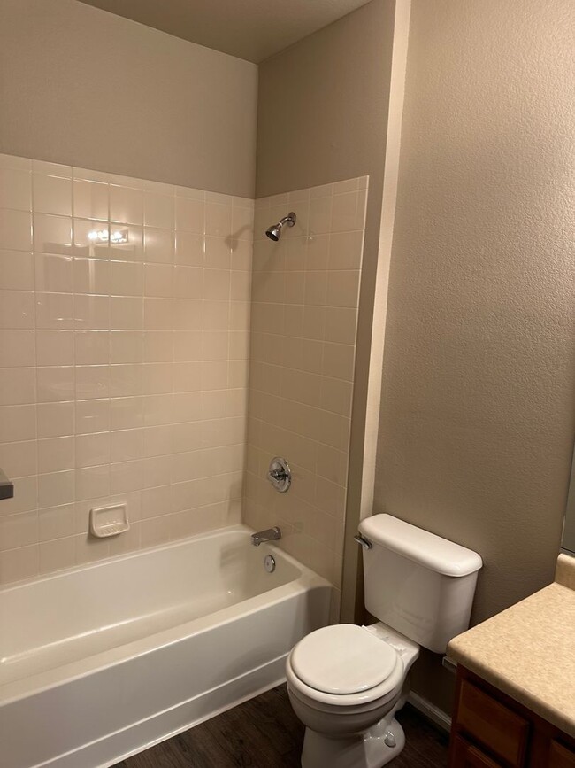 Building Photo - Mountain View Condo
