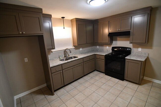 Building Photo - Must See!  Newly renovated, 3 bedroom, 1 bath home in Brownsfield off Plank Road