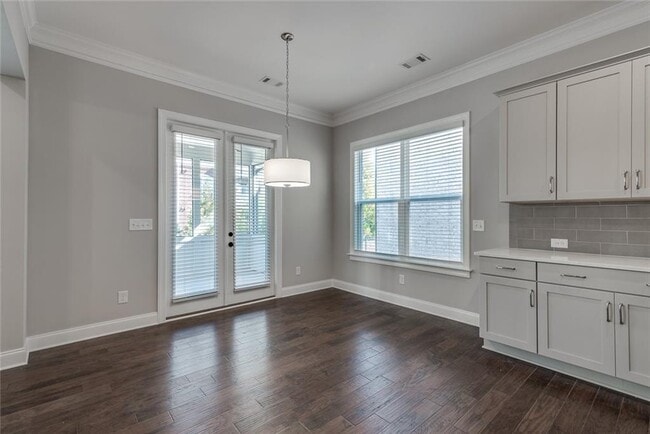 Building Photo - 440 Baroque Dr