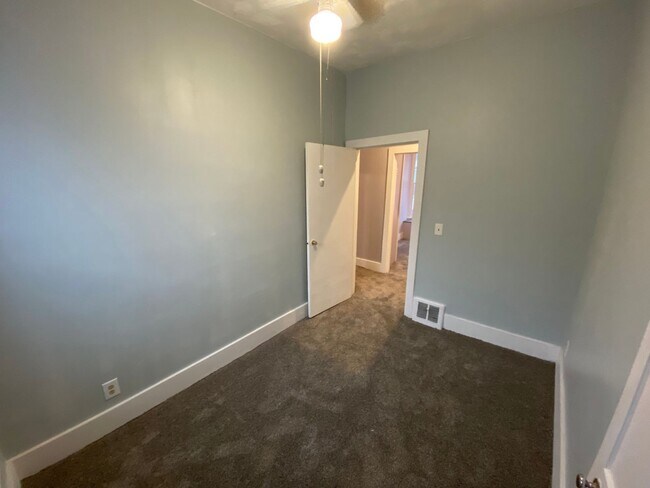 Building Photo - 2535 Avenue B