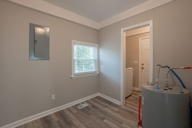 Building Photo - 216 Crescent Ave