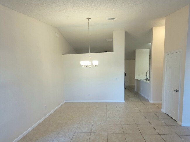 Building Photo - 9709 Peddlers Way