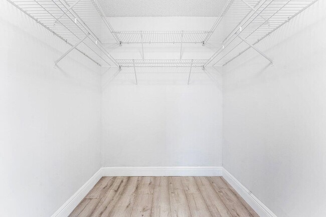 Building Photo - 2230 N Cypress Bend Dr