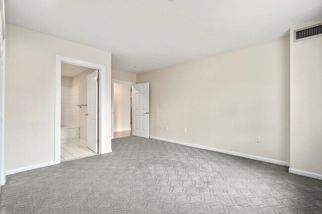 Building Photo - 73 Chelsea St