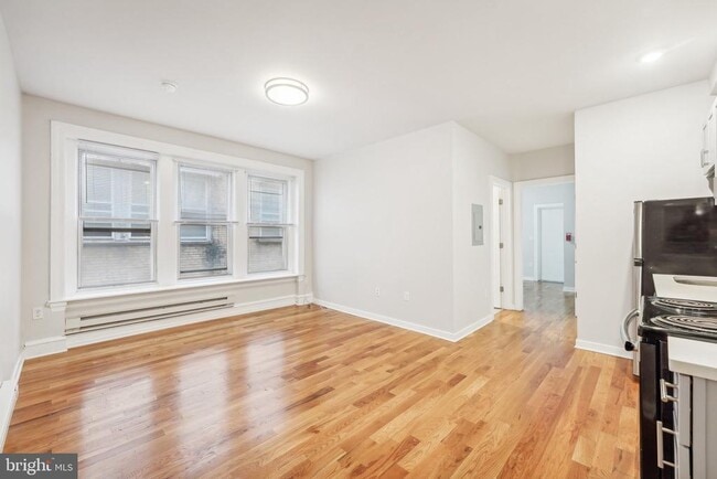 Building Photo - 4300 Chestnut St