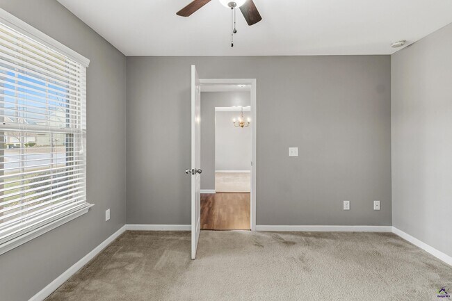 Building Photo - 100 Stoney Creek Dr