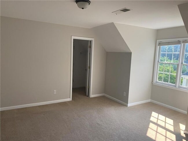 Building Photo - 4208 Terrace Ct SE