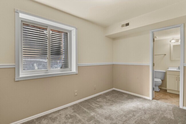 Building Photo - Stunning 5 Bedroom in School District 20