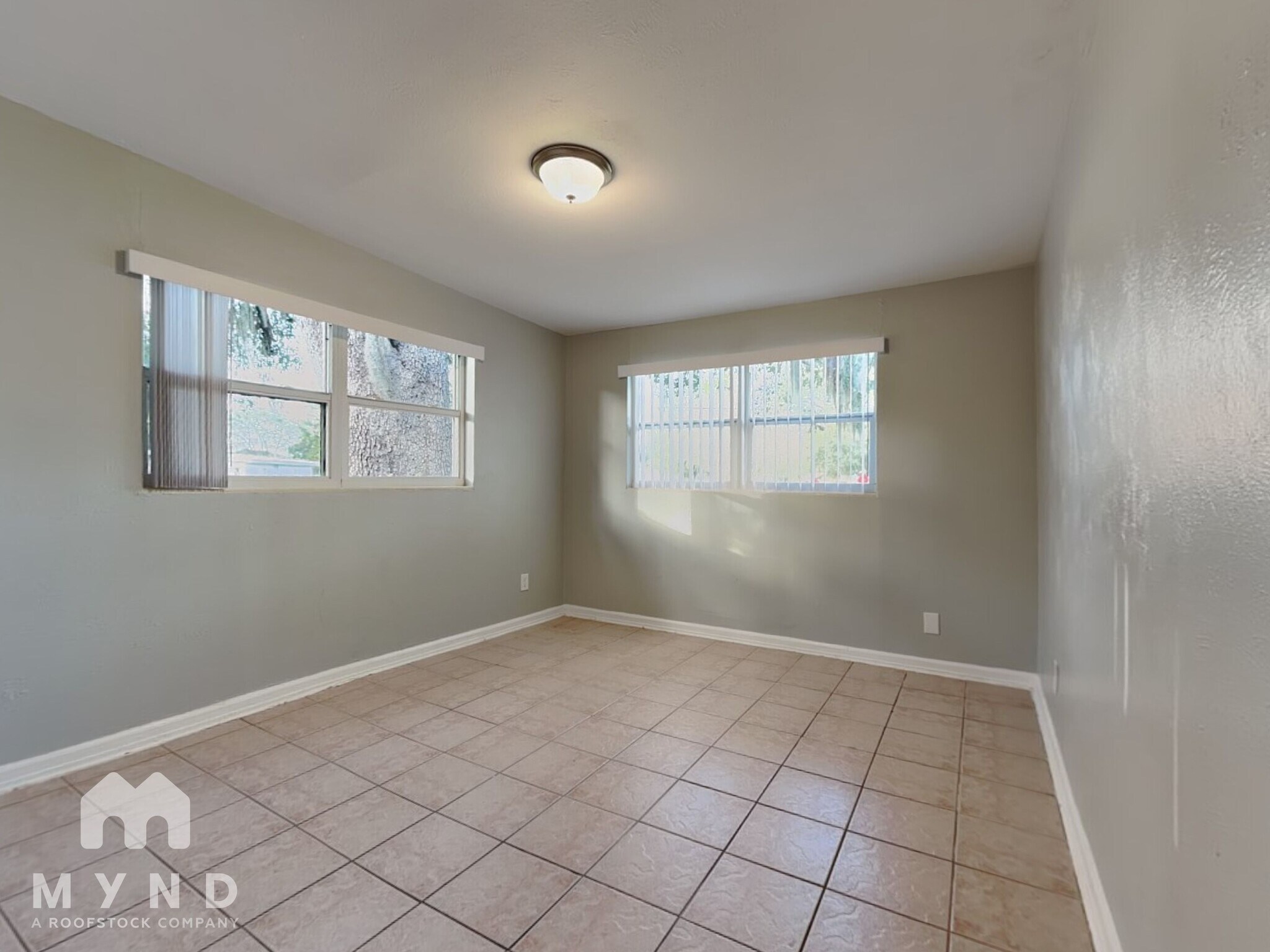 Building Photo - 1602 Simmons Pl