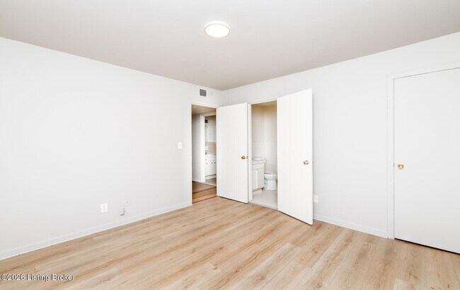 Building Photo - 2515 Brownsboro Rd