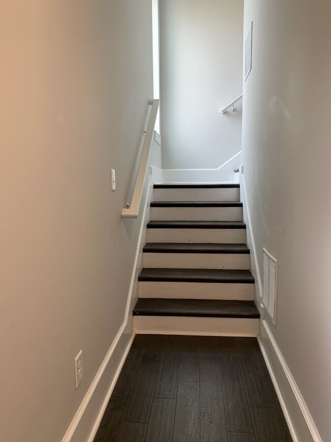 Building Photo - BEAUTIFUL TOWNHOMES IN MIDTOWN