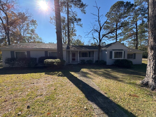 Primary Photo - Spacious Ranch Home Located just Off Washi...