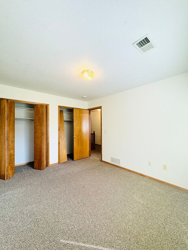 Building Photo - Wonderful 2 Story 3 Bedroom 2.5 Bath Townh...