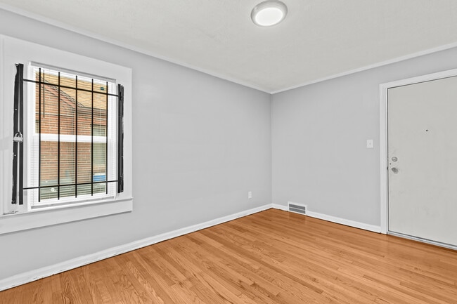 Building Photo - 5566 Haverhill St