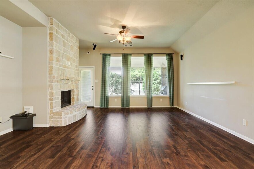 Building Photo - 4919 Grand Chateau Ln