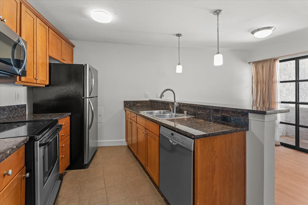 Building Photo - 10982 Roebling Ave