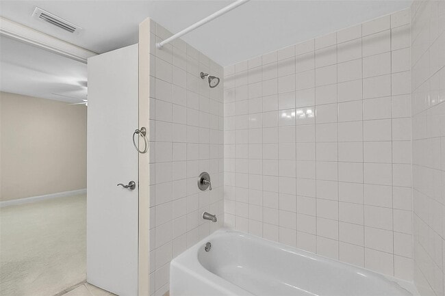 Building Photo - 2518 NW 89th Dr