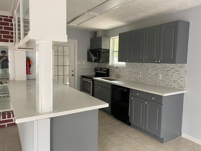 Building Photo - 6211 Westwick Dr