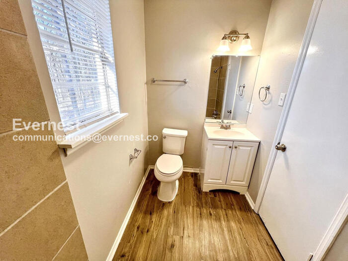 Building Photo - 8917 Tanya Dr