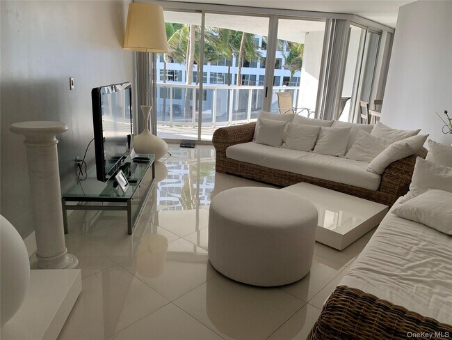 Building Photo - 16711 Collins Ave