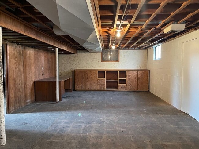 Building Photo - 3 Bedroom House Available Now!!