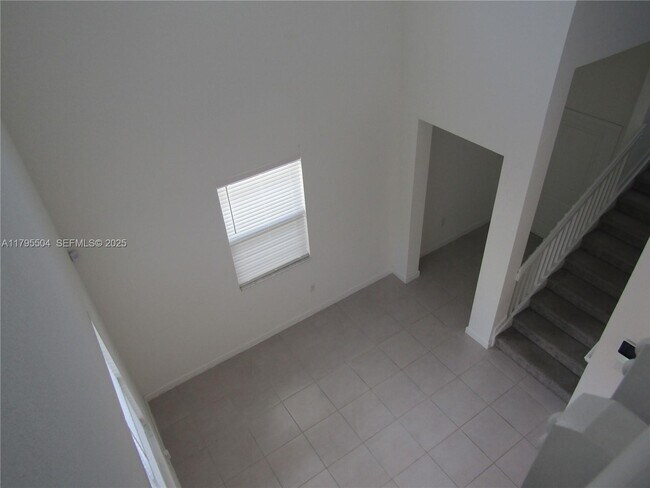 Building Photo - 1414 SE 26th Ter