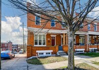 Building Photo - Available Now- Beautiful 3 Bedroom, 2 Bath...