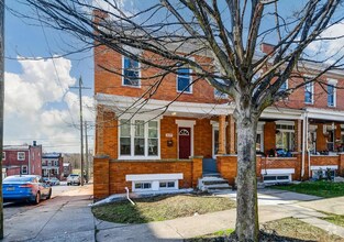 Building Photo - Available Now- Beautiful 3 Bedroom, 2 Bath...