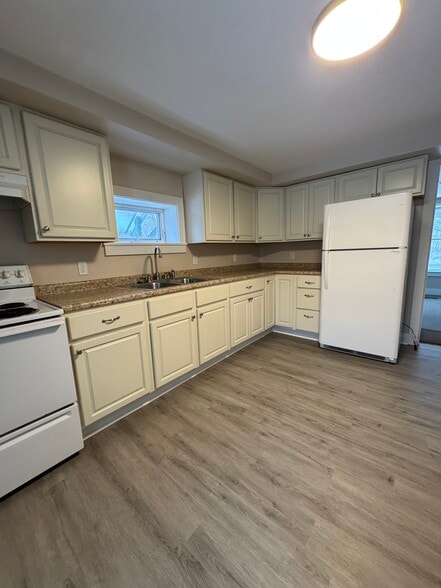 Building Photo - 14 Tatro Rd