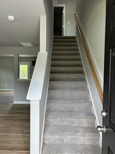 Building Photo - 402 Grand Oaks Dr