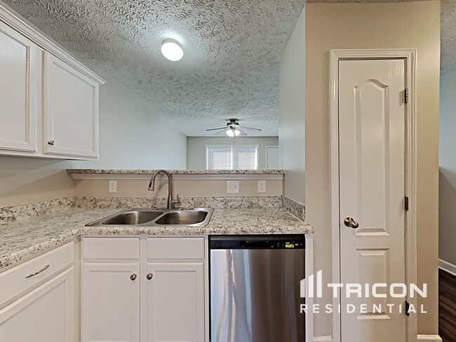 Building Photo - 1626 Beaconcrest Cir