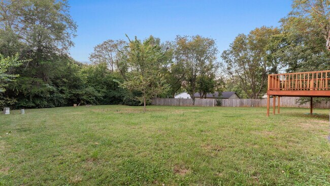 Building Photo - "Cozy 3-Bedroom Fayetteville Home with Mod...