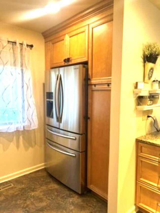 Building Photo - 606 Safe Harbor Cir