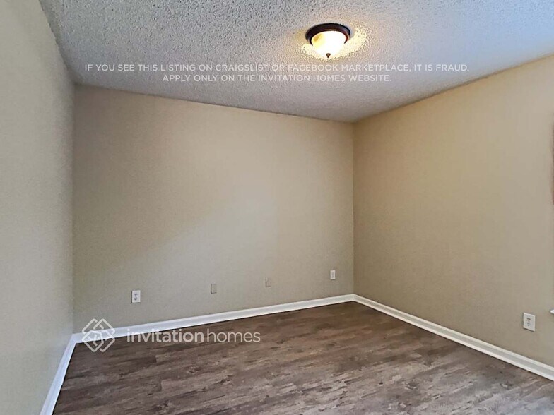 Building Photo - 8043 Sable Creek Dr E