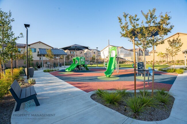 Building Photo - Beautiful 4-Bedroom Home in the Gated Citrus at Summit Community