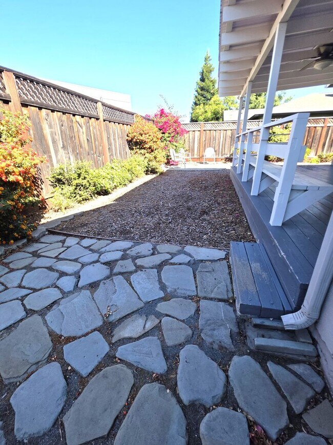 Building Photo - Delightful Single Story 2/2 with Expanded Bath and Beautiful Gardens