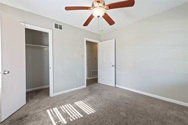 Building Photo - 322 24th Ave N