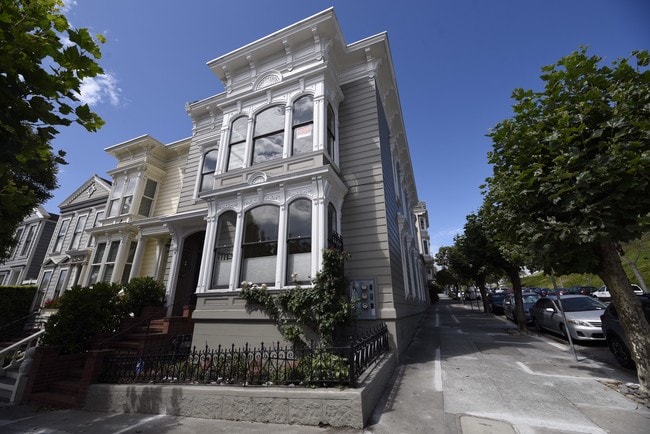 Primary Photo - 2257 Steiner St