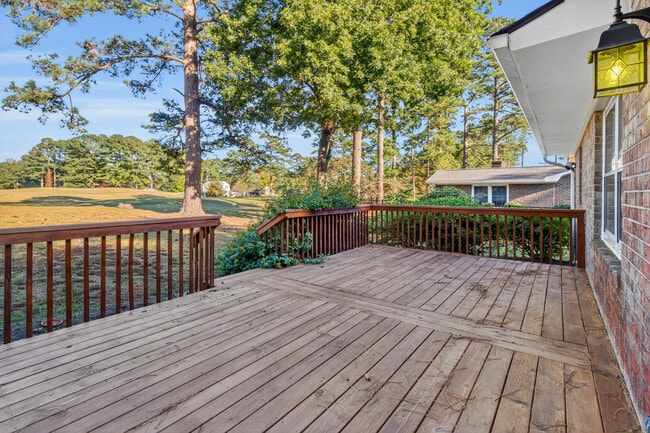 Building Photo - 259 Shoreline Dr