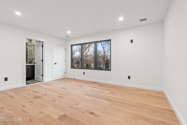 Building Photo - 459 Harnell Ave