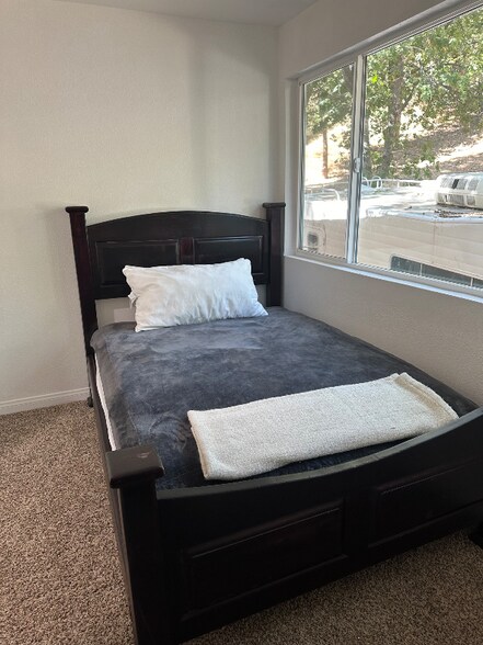 Building Photo - 518 Acacia Dr