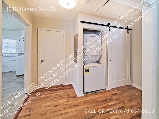 Building Photo - 3018 Grand Ave SW