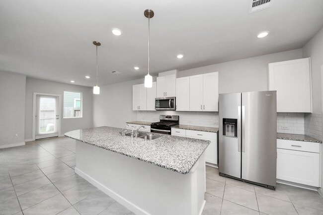 Building Photo - 3830 Glossy Lk Dr
