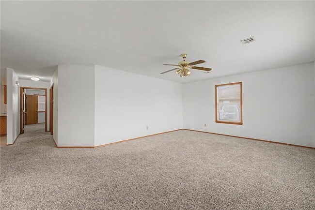 Building Photo - 194 Hall Dr